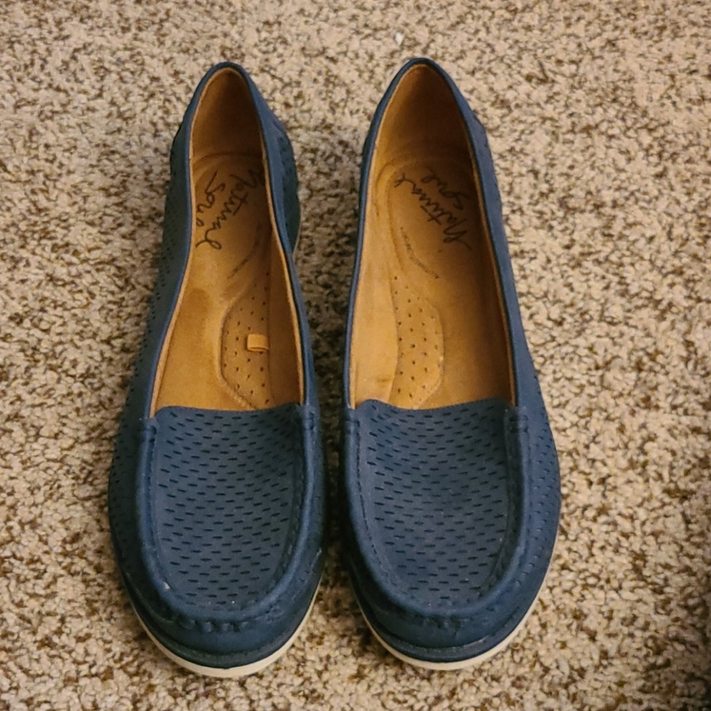 Natural Soul slip on shoes